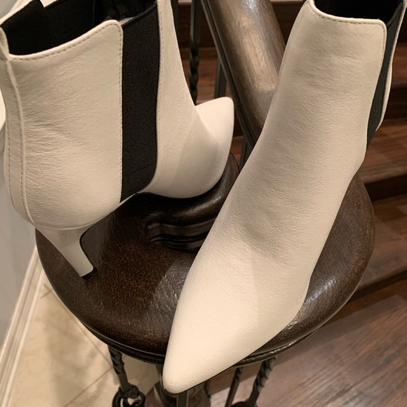 Boot Clearance‼️ Winter White Booties - Picture 2 of 5